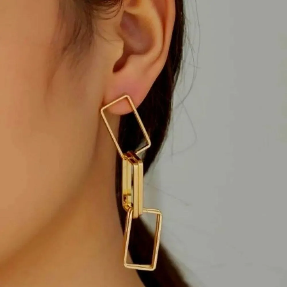 GOLD GEOMETRIC LINK DANGLE EARRINGS